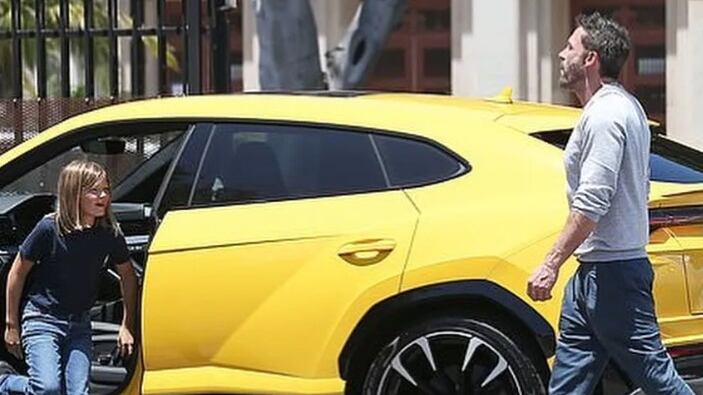 La Lamborghini e l'incidente: il figlio di Ben Affleck (10 anni) tampona un'auto in sosta