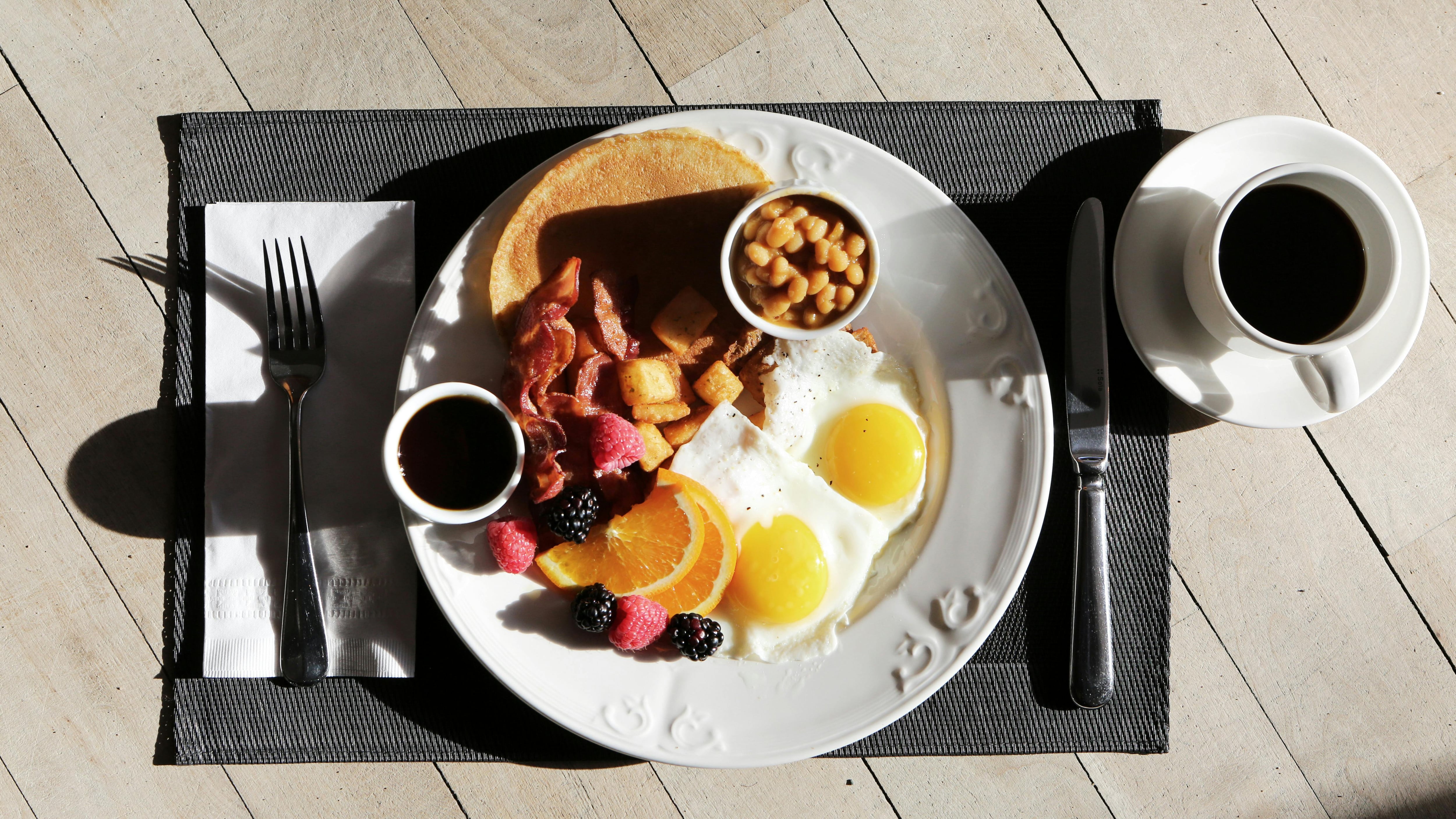 Colazione sgonfia pancia, cosa mangiare per un effetto pancia piatta