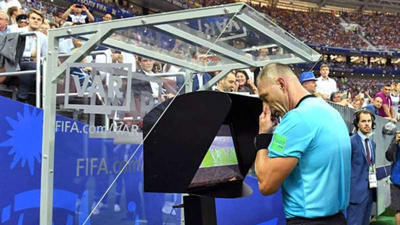 Calcio, è ufficiale: per la Crusca si dice "il Var"