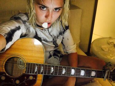 Miley Cyrus, twerking e linguacce sui social: foto 13
