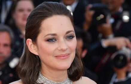 Marion Cotillard, topless optical 29