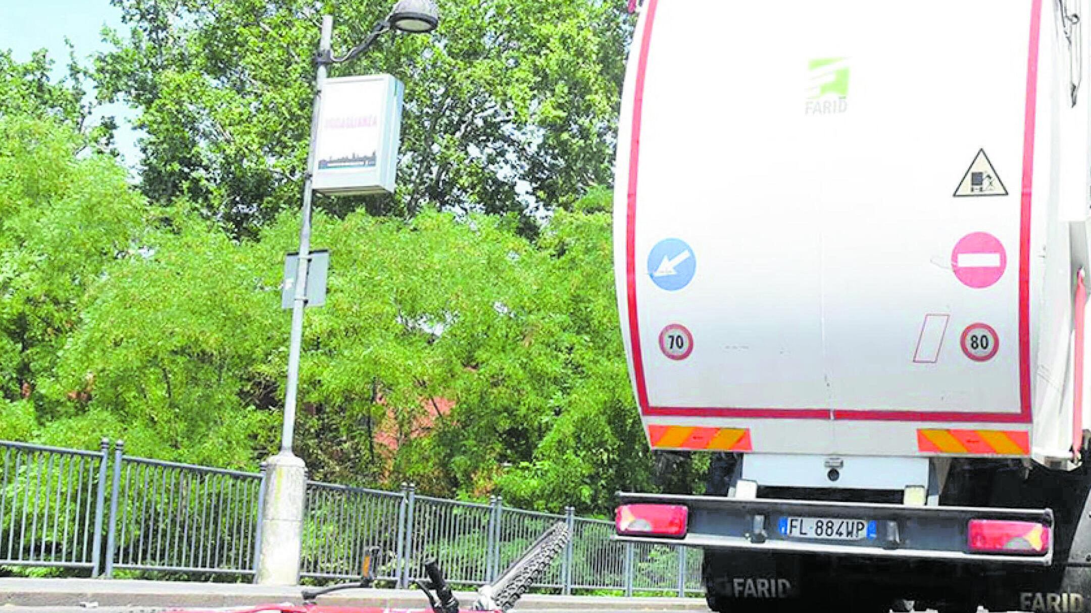 Reggio Emilia, morto 11enne. Travolto dal camion dei rifiuti