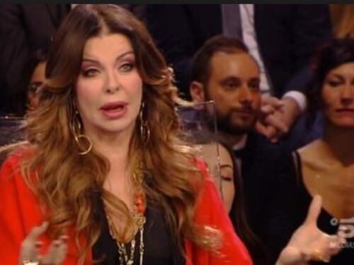 Isola, Alba Parietti sbotta: "Non prendo solo m... in faccia"