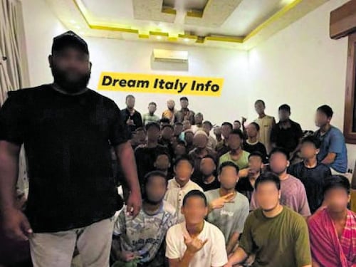 La via dei bengalesi e il soccorso delle ong. Ecco rotte e tariffe dell'invasione record