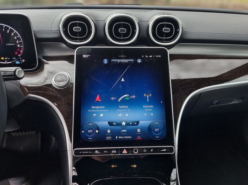 Mercedes Classe C 300e: le foto del plug-in della Stella 18