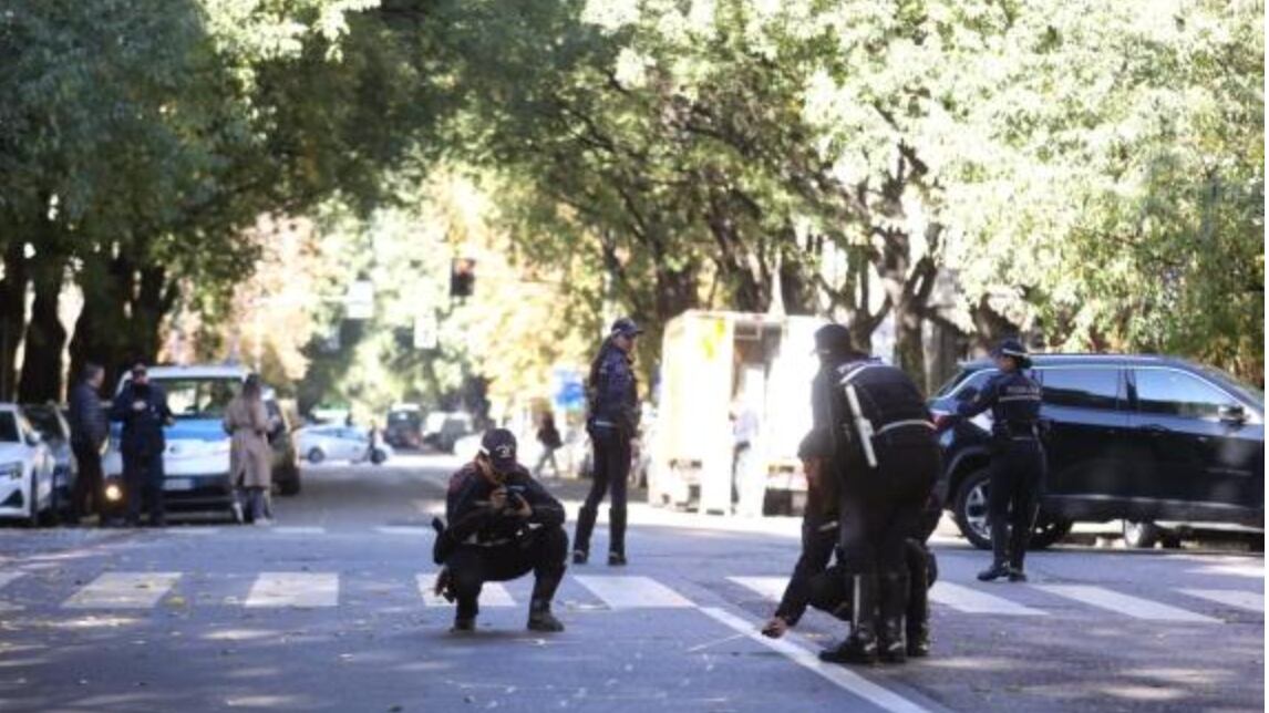 Investito sulle strisce a Milano da un furgone pirata: muore un 86enne