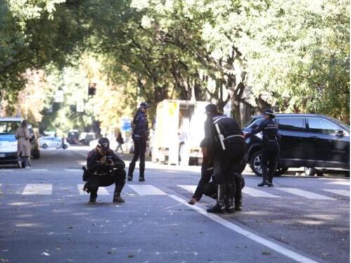 Investito sulle strisce a Milano da un furgone pirata: muore un 86enne