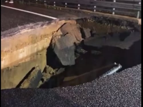 Voragine di 10 metri sulla Torino-Piacenza: auto non cade di poco