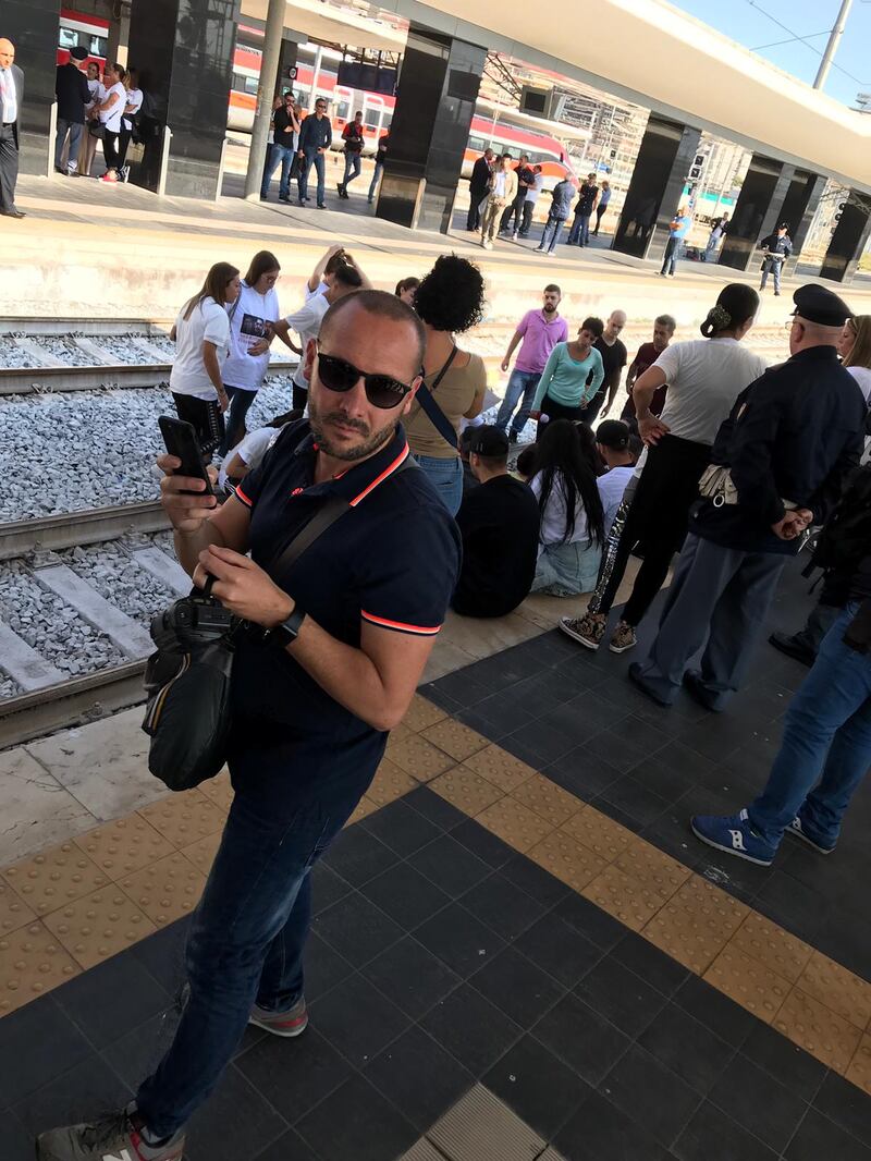 La stazione di Napoli ostaggio dei familiari degli italiani scomparsi in Messico 5