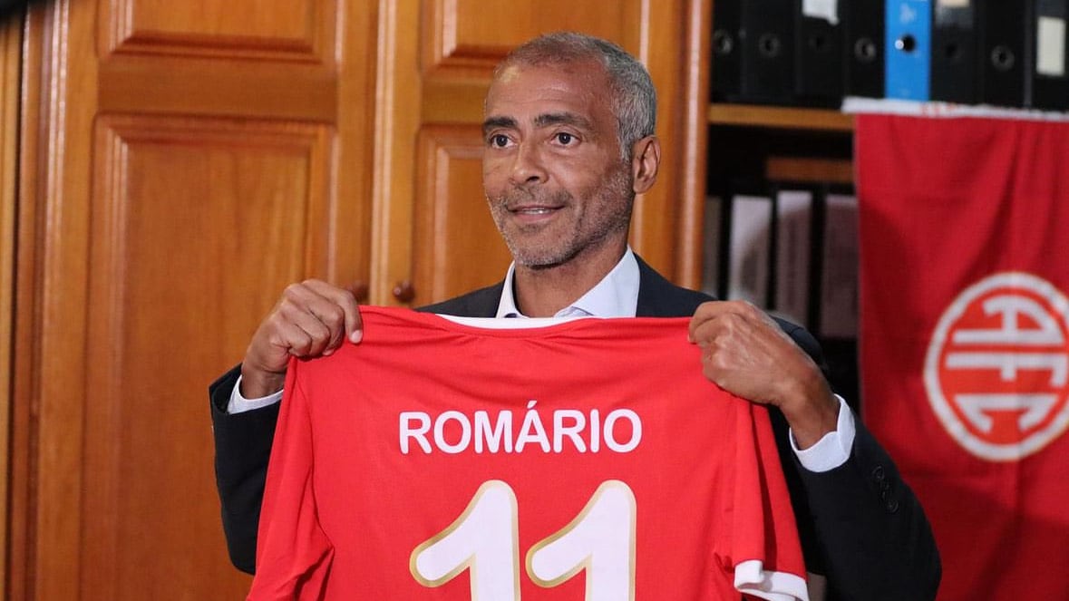 Eterno Romario: torna in campo a 58 anni e giocherà con il figlio