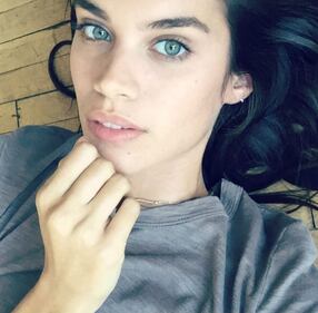 Candice Swanepoel e Sara Sampaio e quel lato B con la tintarella 12
