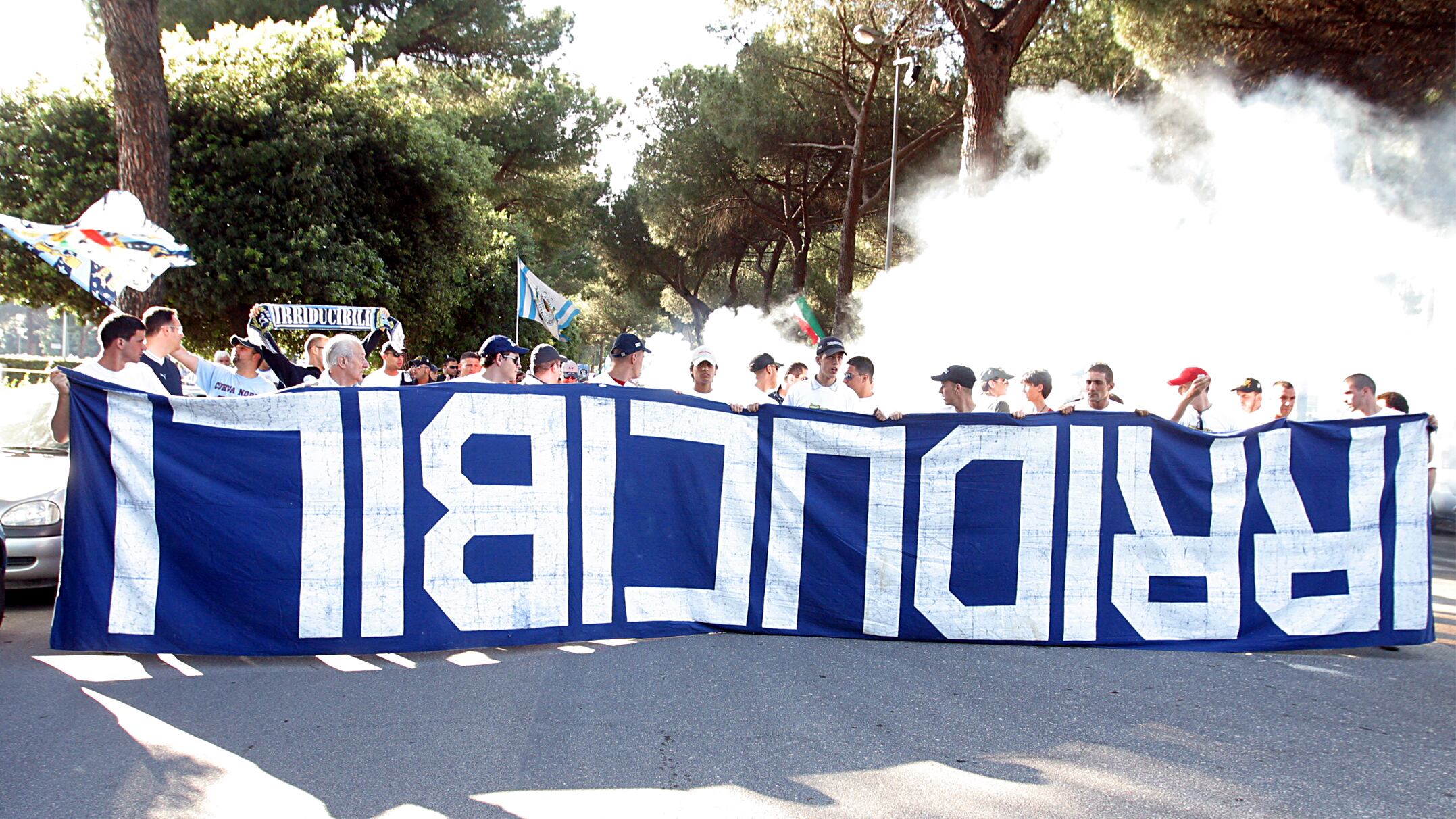 Bomba carta contro ultrà Lazio, procura apre un'indagine
