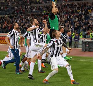 Juventus campione d'Italia: i bianconeri festeggiano ancora all'Olimpico 8