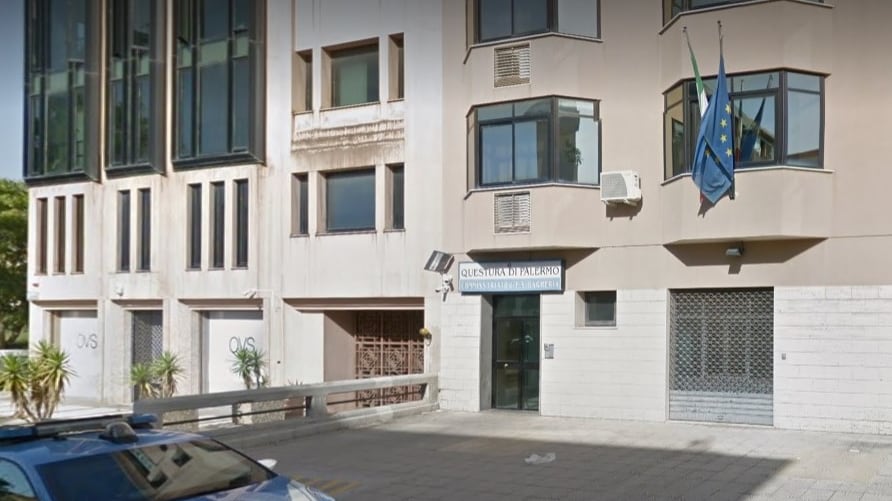 Bagheria, tensioni per strada: beccati in giro, attaccano agenti