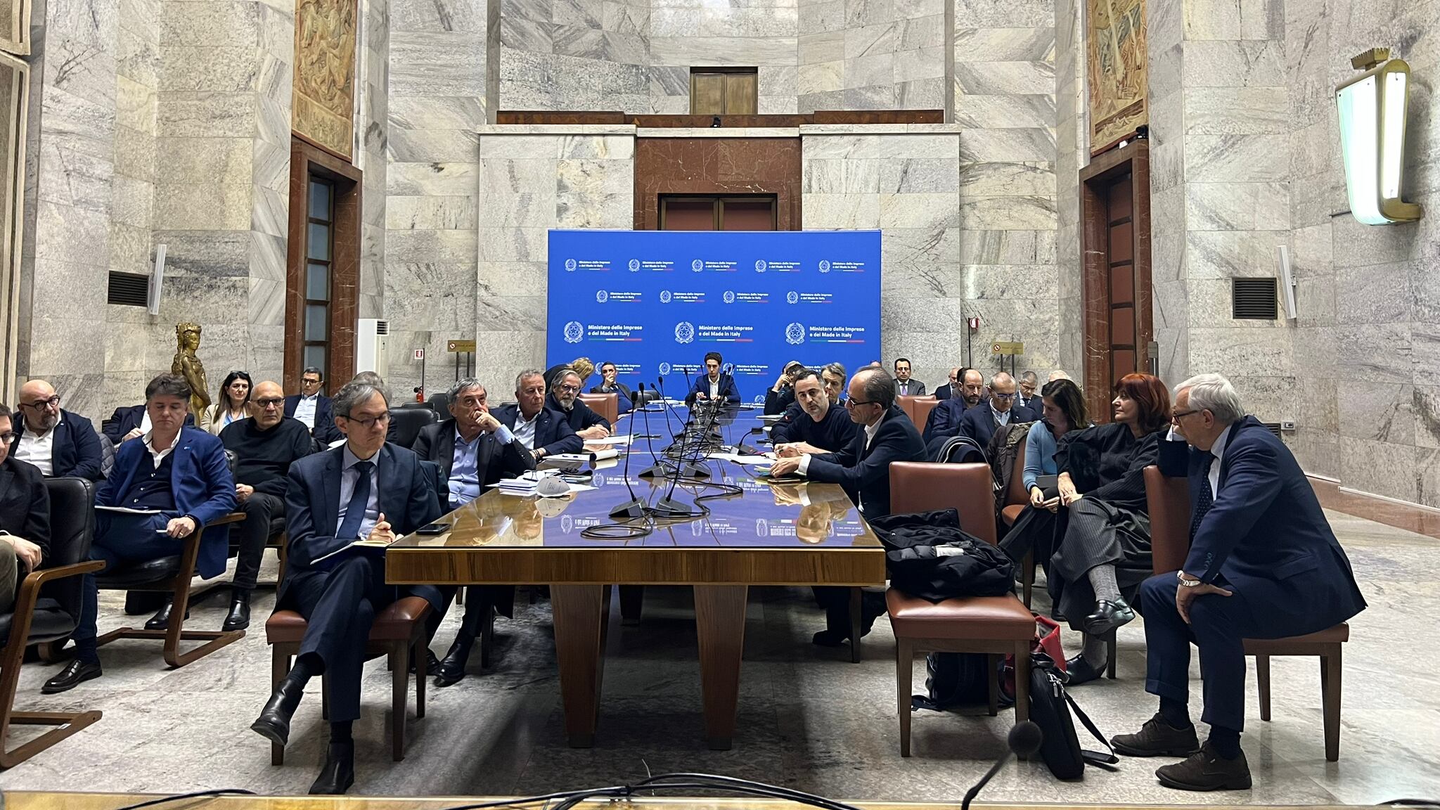 "Ilva ha l'area a caldo più pulita d'Europa" dice l'ad. Ma Emiliano la vuole chiudere