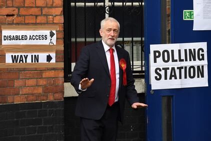 Jeremy Corbyn al voto 10