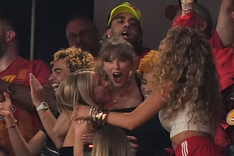 Super Bowl, Taylor Swift festeggia con il fidanzato 6