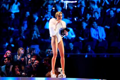 Miley Cyrus e l'ultima provocazione agli EMA 2
