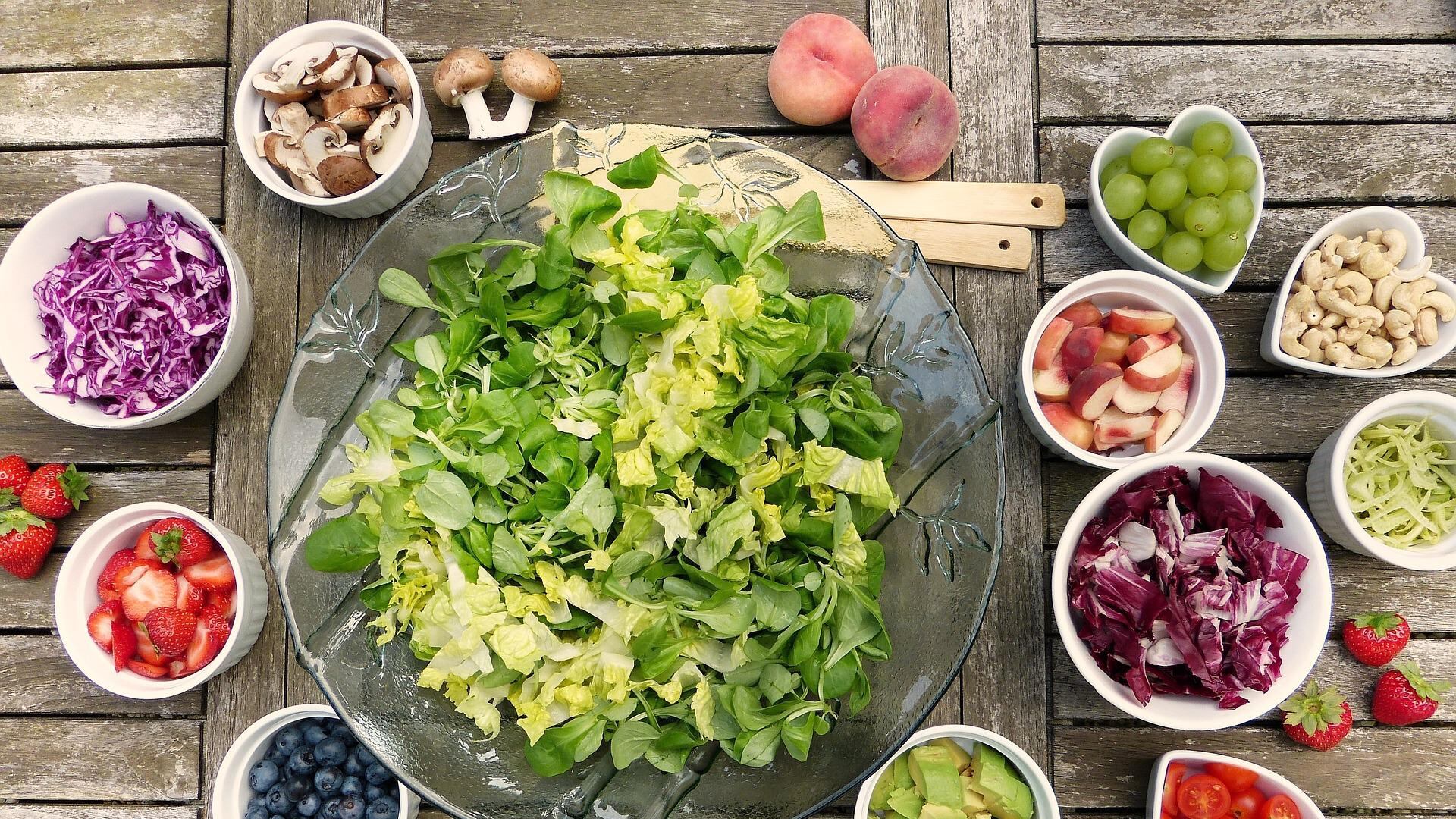 Insalate antiossidanti, 3 ricette per l'estate