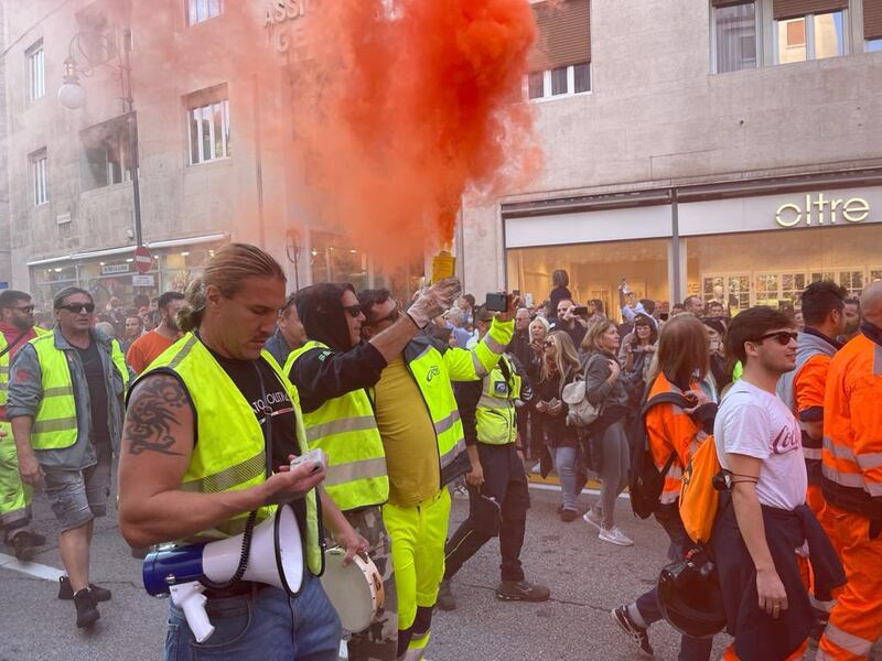 Trieste, migliaia di No pass in corteo 2