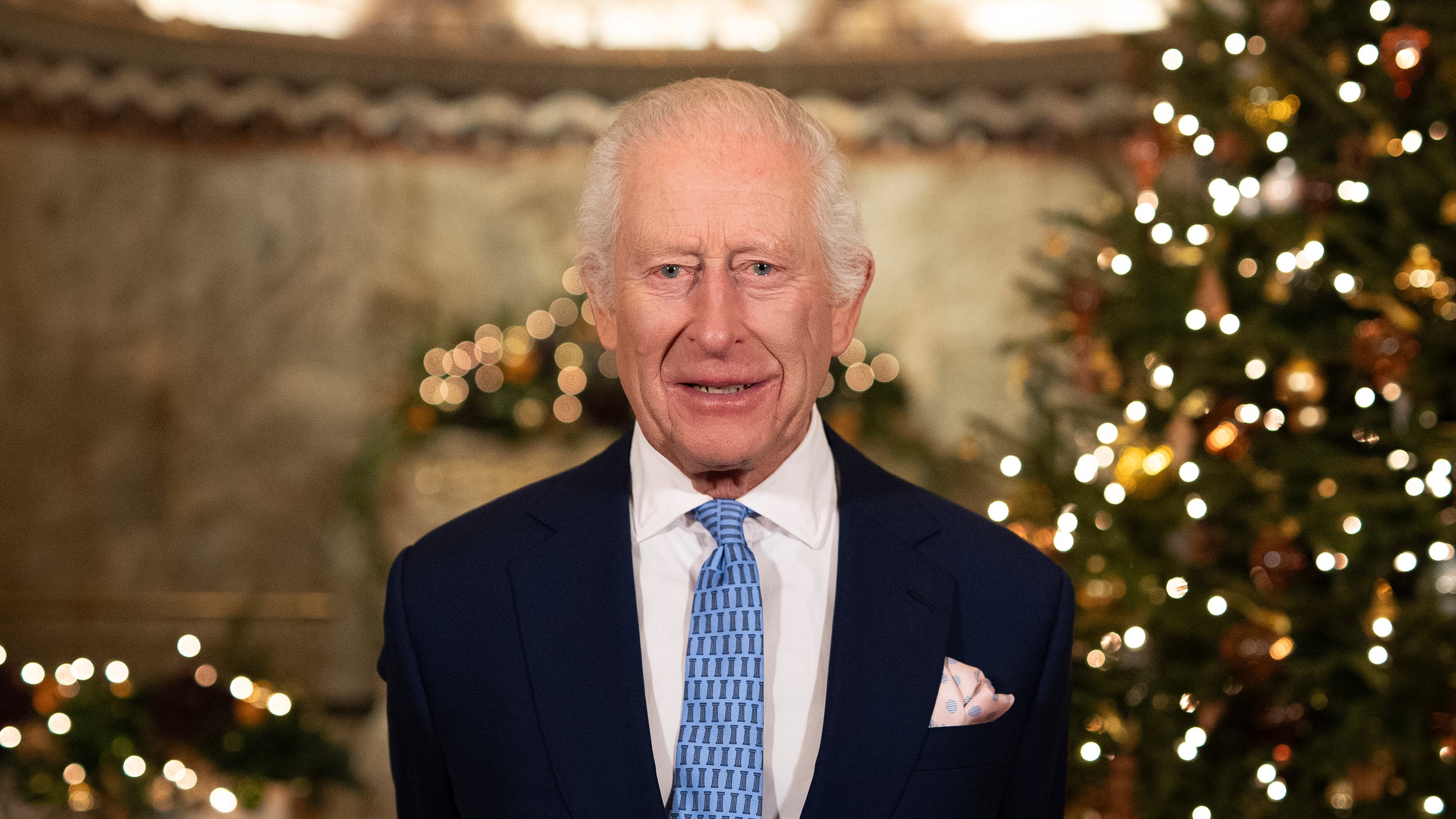 "Grazie ai medici che mi hanno aiutato". Il discorso natalizio di Carlo III