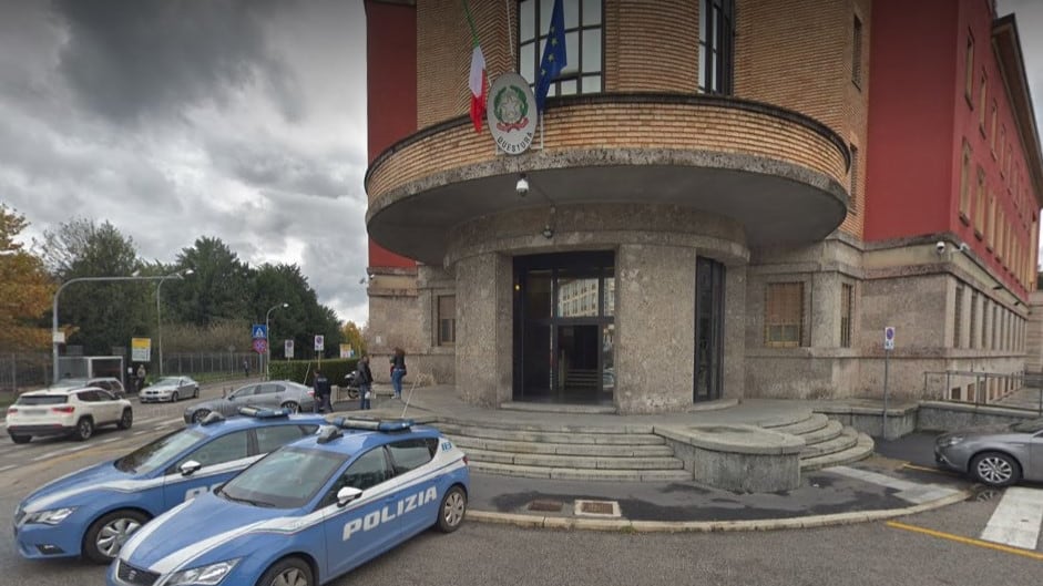 Baby gang pesta 12enne sul bus e lo manda in ospedale