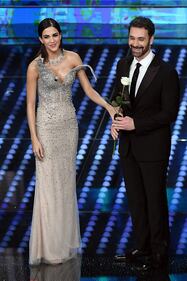 Sanremo 2017, gli outfit sexy della prima serata 12