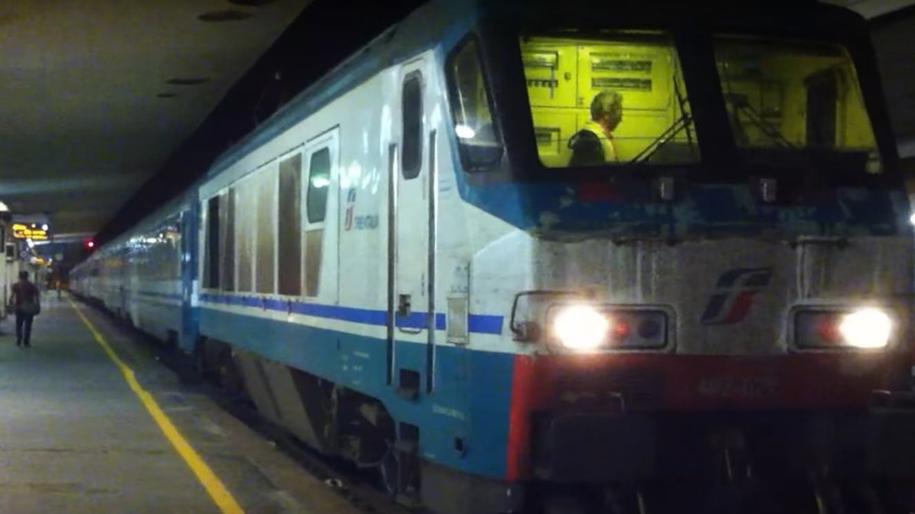 Pisa, nigeriano ferisce capotreno e due agenti durante un controllo