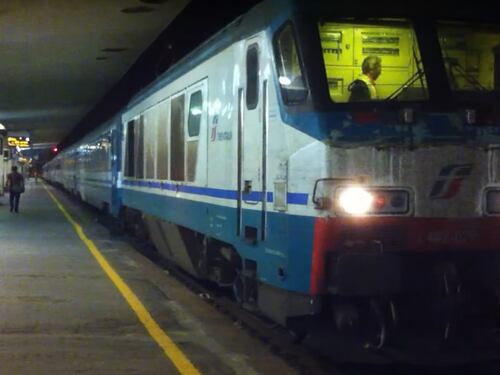 Pisa, nigeriano ferisce capotreno e due agenti durante un controllo