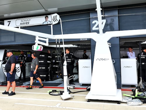 Ciak si gira in Formula 1. Il box di Brad Pitt tra Ferrari e Mercedes