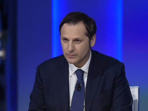 Salvini non cede ai 5S: "Siri resta". E il sottosegretario vuol parlare con i pm