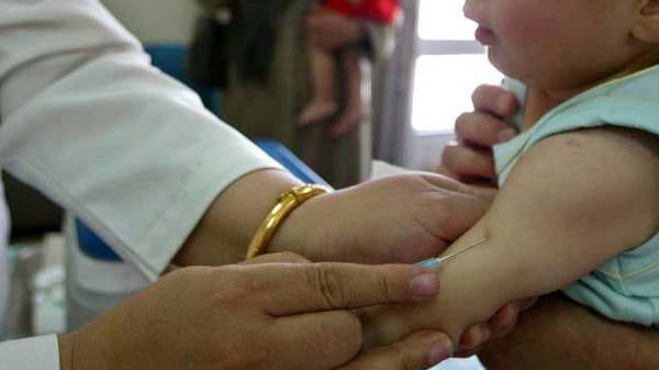 La bimba di due anni non vuole farsi visitare. E il pediatra la morde