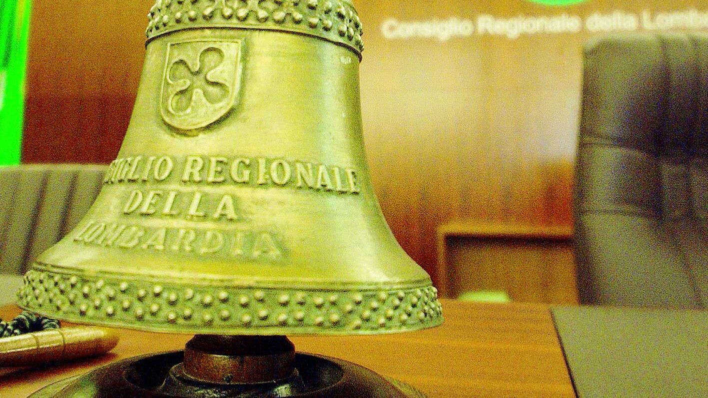 Berlusconi ai 48 eletti: «Dopo la vittoria torniamo nelle piazze»