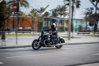 Moto Guzzi California 1400 Custom 16
