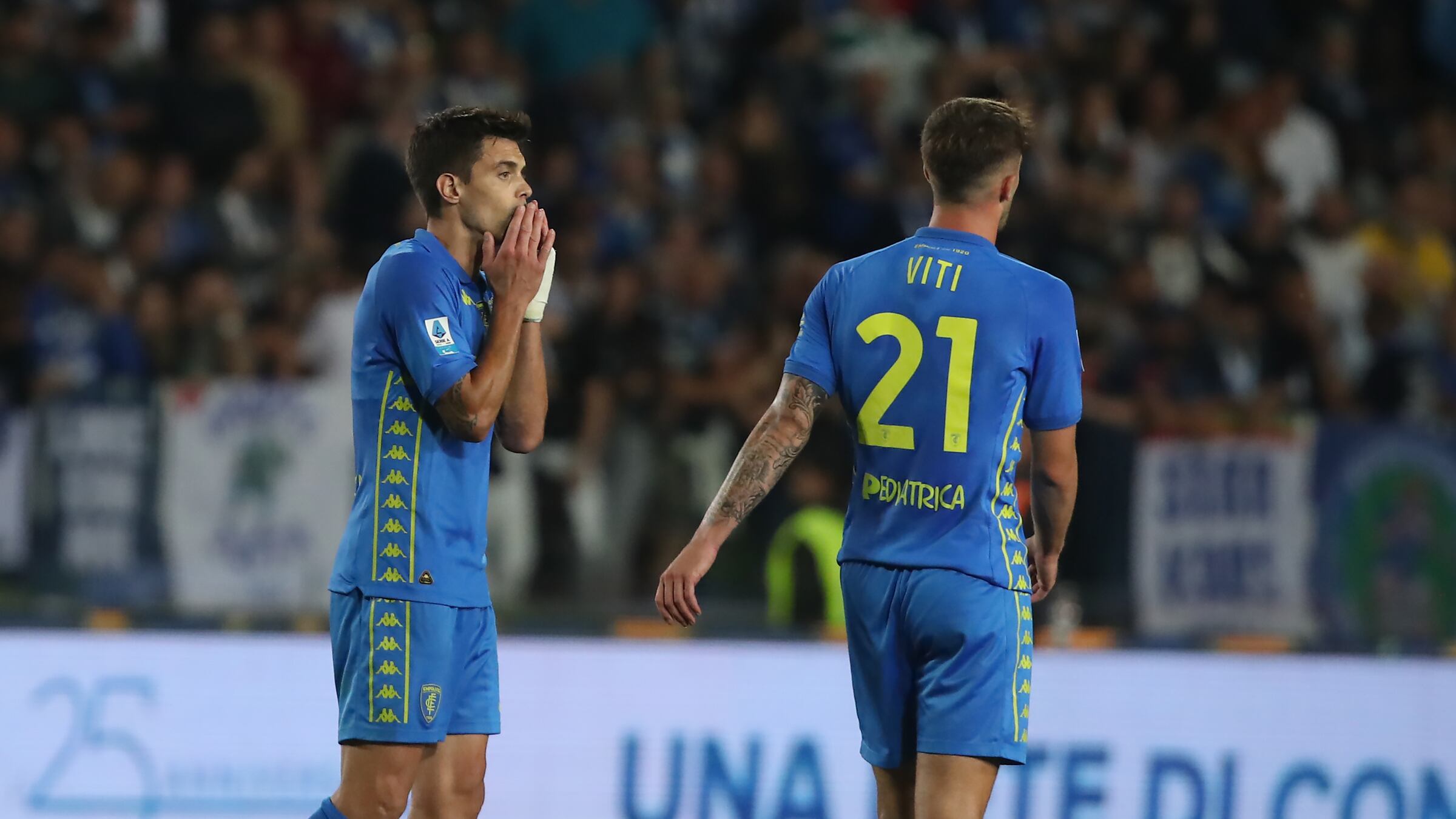 Svolta in Serie A, stipendi dei calciatori ridotti in caso di retrocessione. Come cambia la regola
