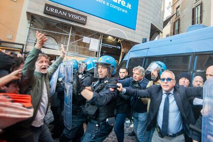 Gli scontri a Roma per il Dl Sicurezza 5