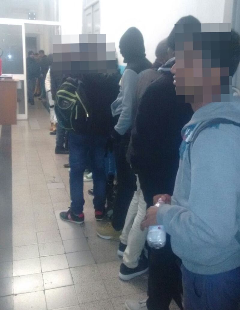 Ventimiglia, 15 migranti in un furgone 3