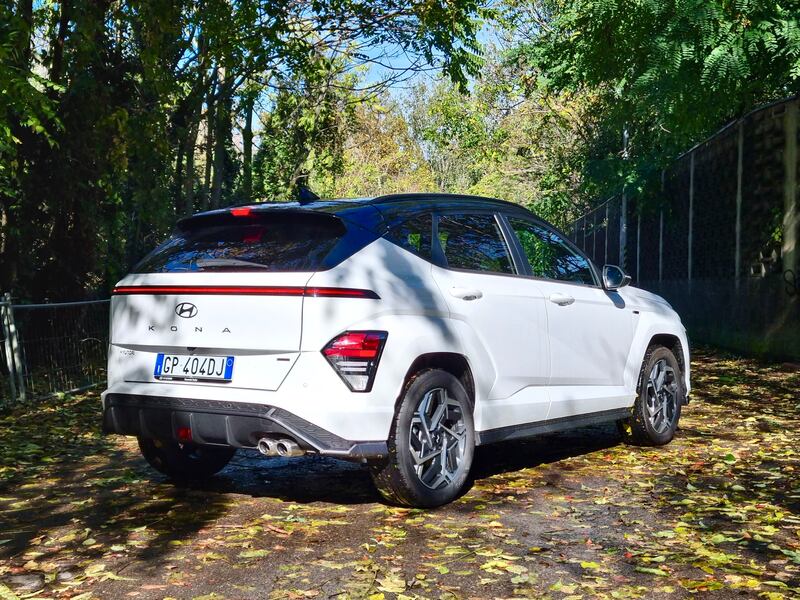 Hyundai Kona Hybrid: la gallery del crossover ibrido da 23 km/l 10