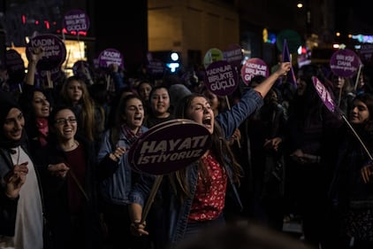 A Istanbul migliaia in piazza contro la violenza sulle donne 5