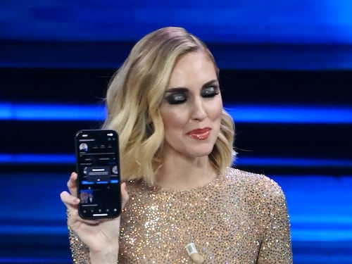 “Multa pagata coi soldi nostri”. Striscia torna sul caso Ferragni a Sanremo