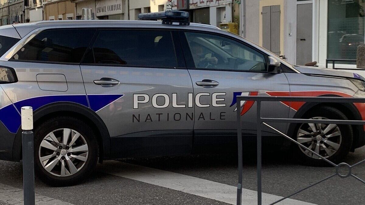 Auto piomba sulla folla in Normandia: 1 morto e 5 feriti. Tre sono gravi