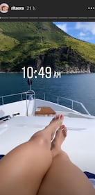 Rita Ora, il costume è sexy 3