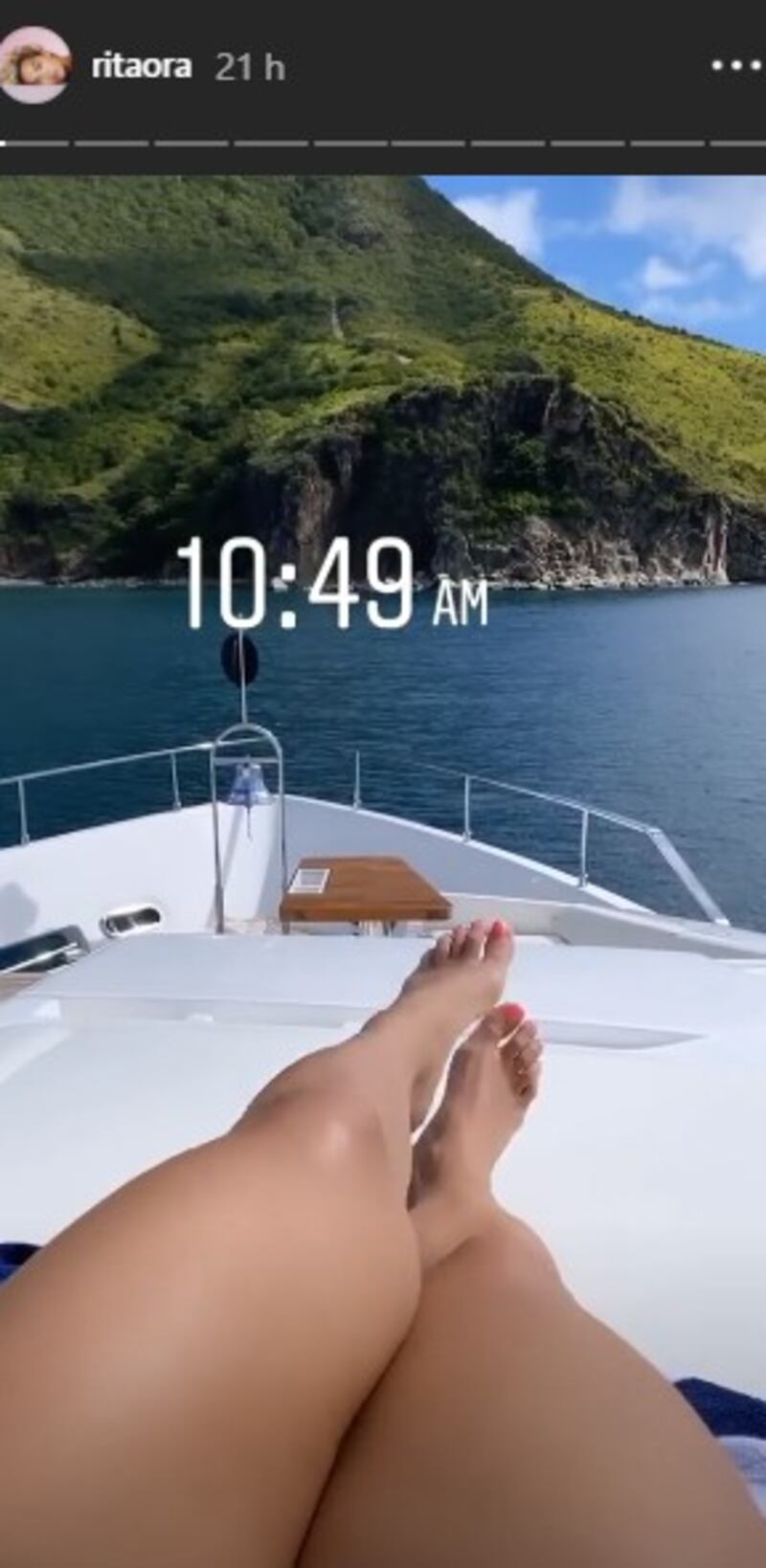 Rita Ora, il costume è sexy 3