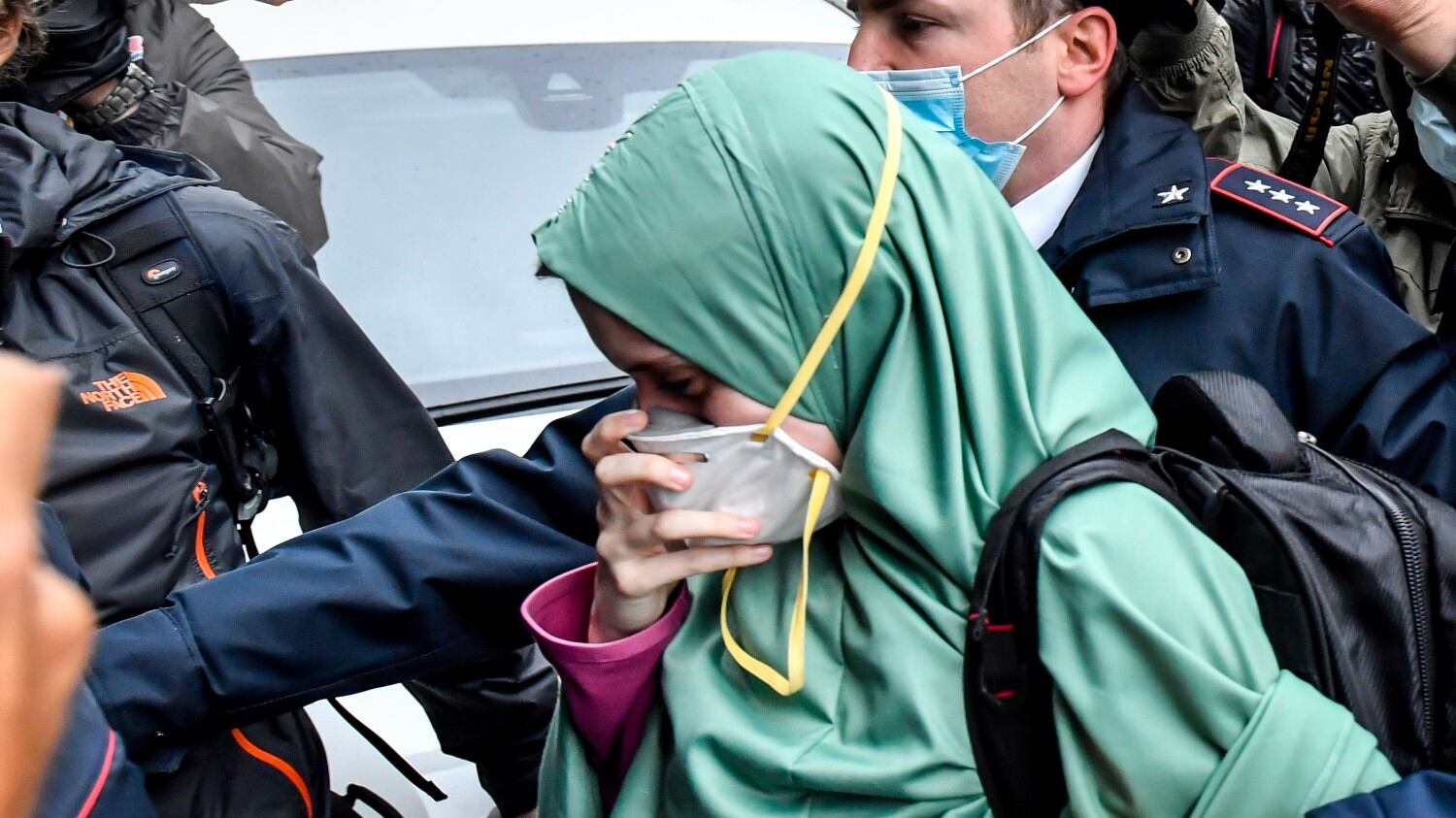 "È tornata da noi con la divisa delle donne ridotte a schiave"