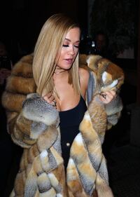 Rita Ora nuda per Natale 34