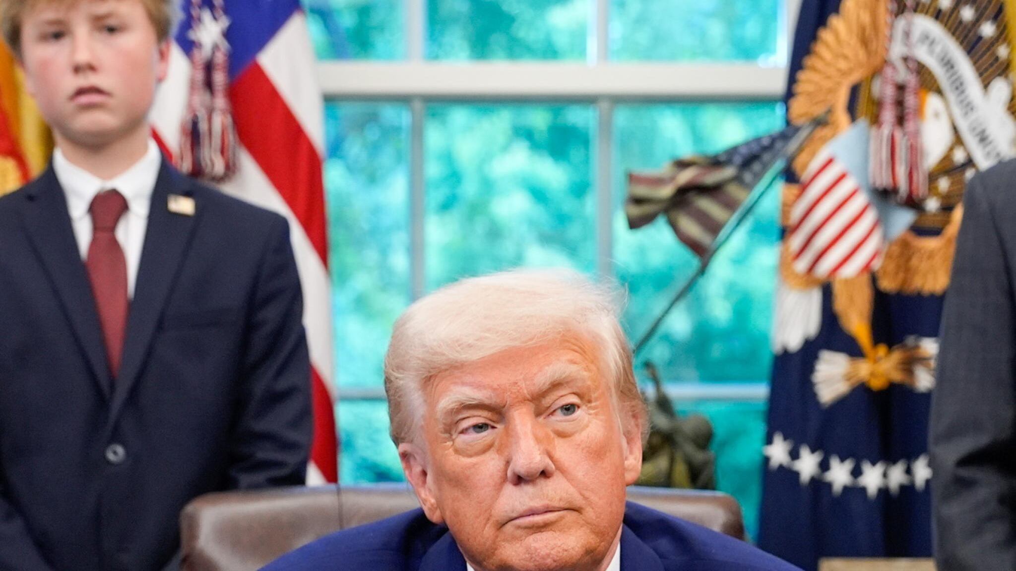 Trump, via alla missione a Riad. Piano di tregua a Gaza e affari. Hamas libera l'ostaggio Usa