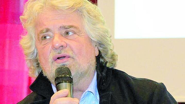 Grillo dà i numeri e insulta gli italiani