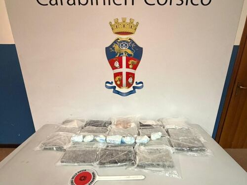 Milano, tenta di sfuggire a controllo, fermato dopo inseguimento aveva in auto 21 chili di cocaina