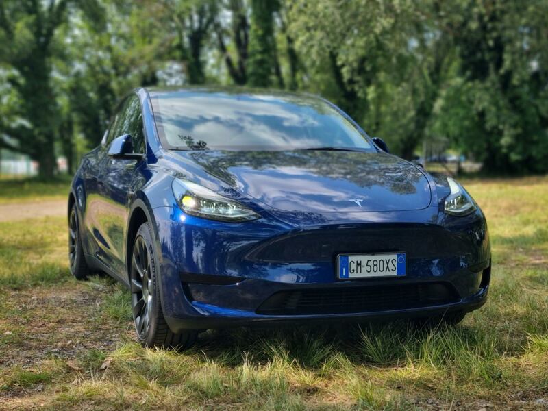 Tesla Model Y RWD 2023, guarda la galleria fotografica 3