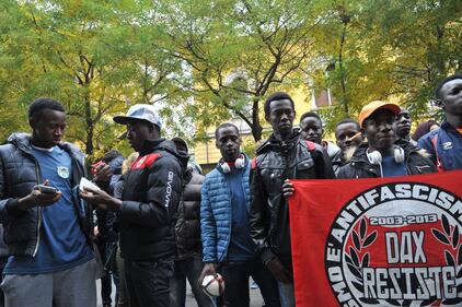 I centri sociali festeggiano coi migranti 13